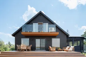 Waterfront renovated Cottage with heated Pool - Image 3