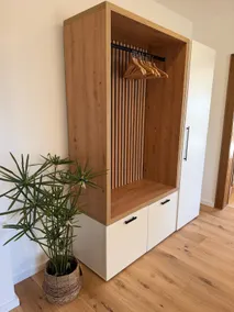 Apartment with balcony & free parking - Image 4