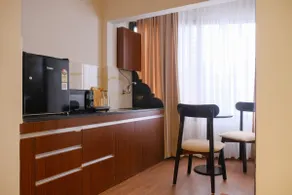 Corner House | Spacious Studio Suite - Image 5