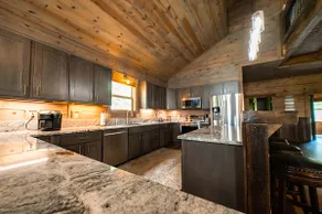 Serenity Ridge sleeps 20, a Lux Log Estate w Views - Image 5