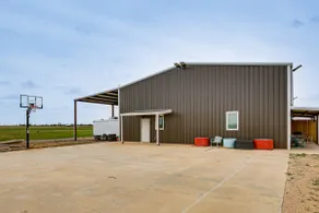9 Mi to Dtwn: Barndominium in Lubbock - Image 3