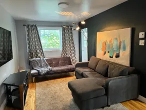 COSY 3-BDR in Montreal - Image 2