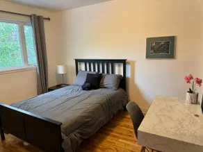 COSY 3-BDR in Montreal - Image 4