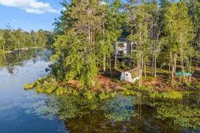 Private Riverfront Lodge · Sleeps 21 · Kayaks - Image 4