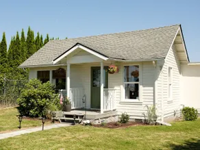 The Skagit Cottage | Hot Tub + Cozy Retreat - Image 3