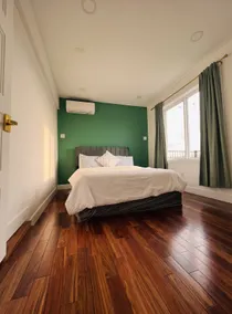Luxury Multi-Level Suite with Deck & Mountain View - Image 2