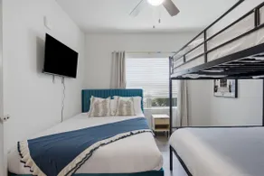 1st floor with Yard, King Bed, Pool&More near ATX - Image 4