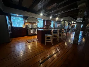 Historic Warehouse Stay - Image 4
