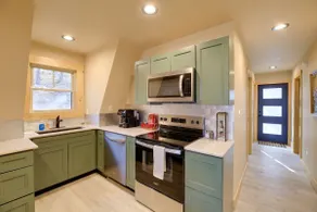 Chimney Rock Chalet w Mountain Views Near Main St - Image 3