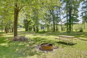 Near Trails, Lakes, Parks! Country Cabin - Image 3