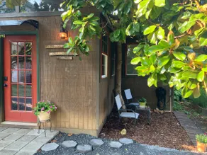 'Sweet Dreams' Cozy Cottage in Downtown Winchester - Image 2
