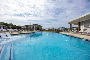 Waterfront 2BR Apartment Pool and Gym - Image 2