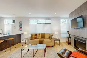 2BR modern house, private backyard, fireplace, BBQ - Image 4