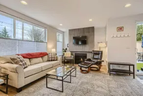 2BR modern house, private backyard, fireplace, BBQ - Image 1