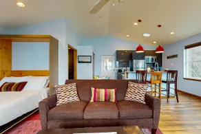 1BR Cozy Waterfront Studio Rental - Image 4