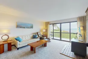 1BR ground-floor condo with indoor/outdoor pools - Image 3