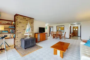 1BR ground-floor condo with indoor/outdoor pools - Image 5