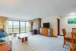 1BR ground-floor condo with indoor/outdoor pools - Image 2