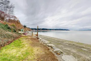 Bayfront 1BR with patio, beach access, & views - Image 4