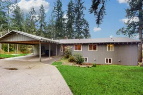 3BR Secluded home near downtown w/deck & grill - Image 4