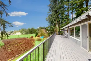 3BR Secluded home near downtown w/deck & grill - Image 2