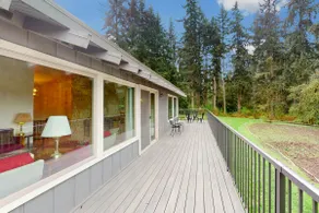 3BR Secluded home near downtown w/deck & grill - Image 3