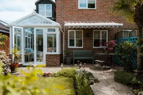 Perfect Booking 3 Bed Home with Beautiful Garden - Image 3