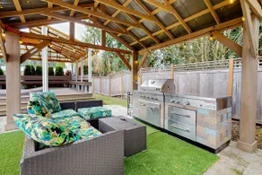 4BR home w/ two kitchens, swim spa - Image 3