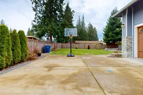 4BR home w/ two kitchens, swim spa - Image 5