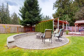 4BR home w/ two kitchens, swim spa - Image 4