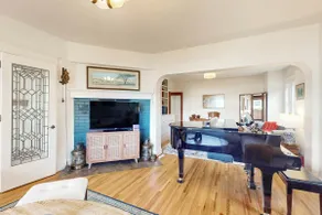Waterfront house with beach access - Image 5