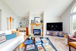 Waterfront home with private beach, kayaks, views - Image 5