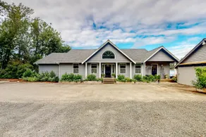 Waterfront home with private beach, kayaks, views - Image 3