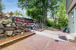 Dog-friendly house w/ enclosed yard - Image 5