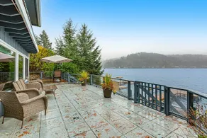 2BR lakefront home - kayaks, grill, beach access - Image 3