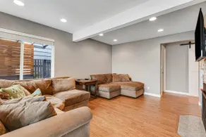 2BR lakefront home - kayaks, grill, beach access - Image 5