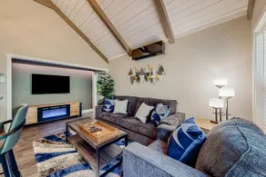 2BR riverfront gem with kayaks & hot tub - dogs ok - Image 2