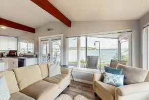 2BR family friendly getaway with deck, W/D, Wifi - Image 4