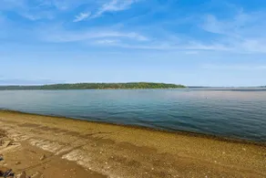 Stunning 2BR Soundview | WoodStove | Deck | W/D - Image 2