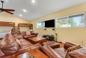 1BR lakefront guest house with kayaks & game table - Image 5