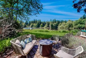 3BR waterfront home with gas grill and deck - Image 5