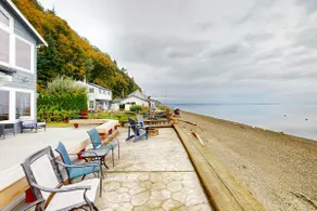 Large 4BR Bayview Dog Friendly | Fireplace - Image 2