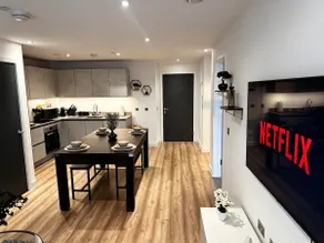 Modern Retreat - Near Elizabeth Line & Heathrow - Image 2