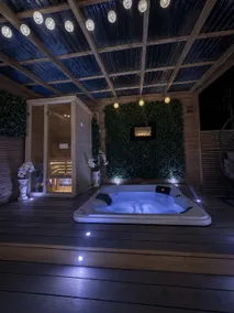 Luxury cottage with spa, sauna & lakeside location - Image 2