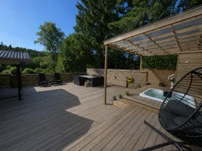 Luxury cottage with spa, sauna & lakeside location - Image 3