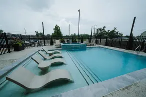 Chic Loft in the Heart of Springfield + Pool & Gym - Image 5