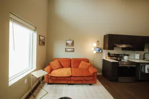 Chic Loft in the Heart of Springfield + Pool & Gym - Image 3