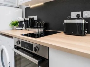 Village Retreat | Free Parking | Sleeps 6 - Image 4