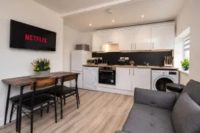 Village Retreat | Free Parking | Sleeps 6 - Image 5