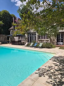 Beautiful chateau residence, nature and absolute comfort - Image 3